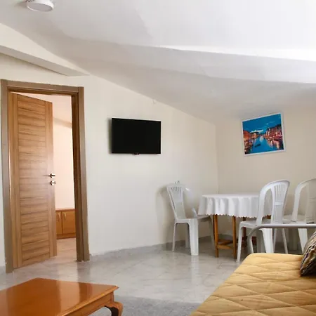 Nehir アパート フェティエ