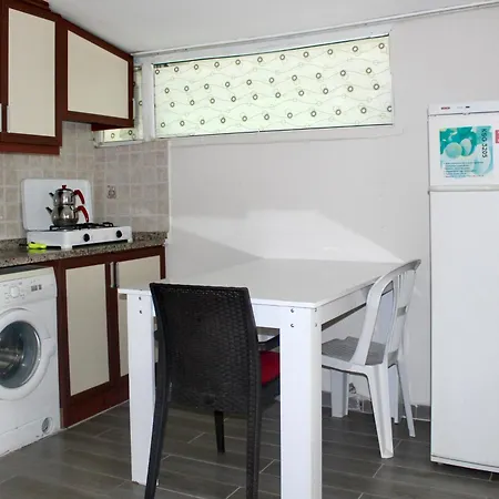 Nehir アパート フェティエ